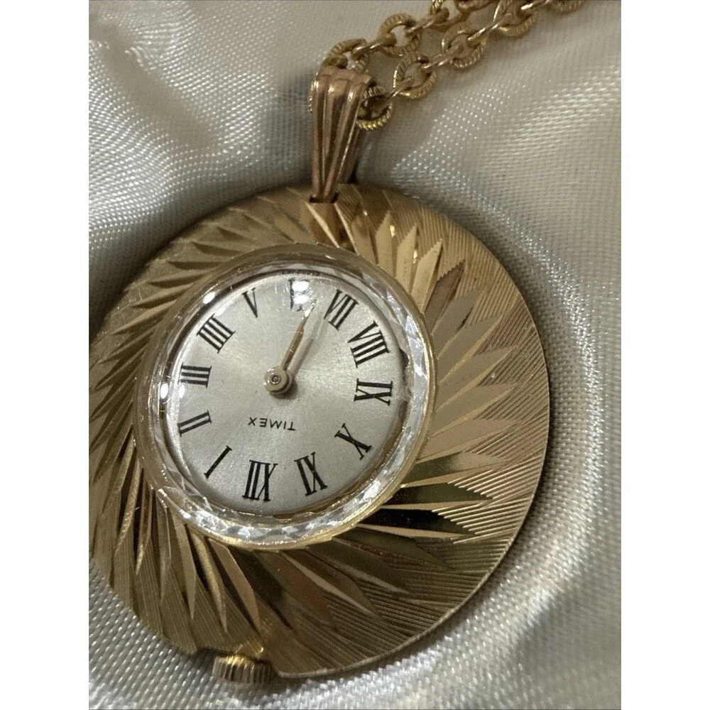 Vtg Timex Cavatina Pendant Necklace Watch Women’s Gold Tone Manual W/Chain & Box